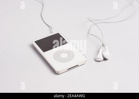 iPod classic 第5世代　30GB ホワイト Apple iPod classic 第5世代 30GB ホワイト 白 - メルカリ