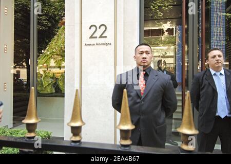 La Samaritaine employees leaving the store to join the LVMH Louis