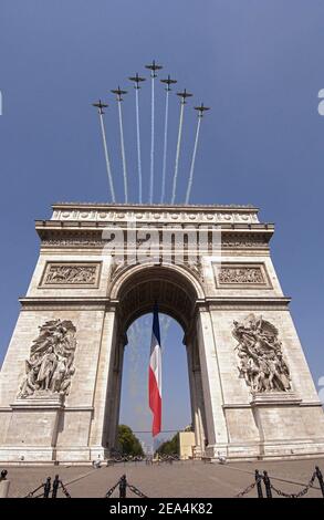 Seven Brazilian Tucano aircrafts trail Brazilian national colours over the Arc de Triomphe in Paris, France, on July 14, 2005, at the start of the annual Bastille Day parade on the Champs Elysees. Photo by Klein-Nebinger-Mousse/ABACAPRESS.COM Stock Photo