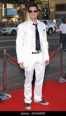 Cast member Johnny Knoxville attends the premiere of Warner Bros 'The Dukes of Hazzard', also starring Burt Reynolds, Jessica Simpson, Seann William Scott and Lynda Carter, held at the Grauman's Chinese Theatre in Los Angeles, CA, USA, on July 28, 2005. Photo by Lionel Hahn/ABACAPRESS.COM Stock Photo