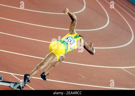 Start of the men's 400 m at the 10th IAAF World Championships in Athletics, in Helsinki, Finland, on August 12, 2005. Photo by Gouhier-Kempinaire/CAMELEON/ABACAPRESS.COM. Stock Photo