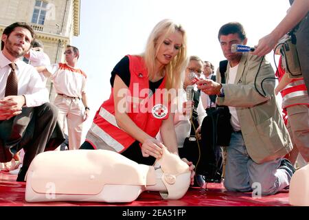 Red Cross ambassador, Czech-born model Adriana Karembeu, participates in a French Red Cross action to show first aid gestures at the Pharo Gardens in Marseille, southern France, on September 10, 2005. Photo by Gerald Holubowicz/ABACAPRESS.COM Stock Photo