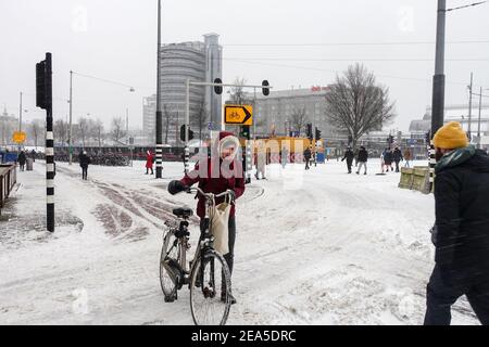 Amsterdam, The Netherlands, 7th February, 2021. The city centre brought to a standstill after massive snow storm Stock Photo