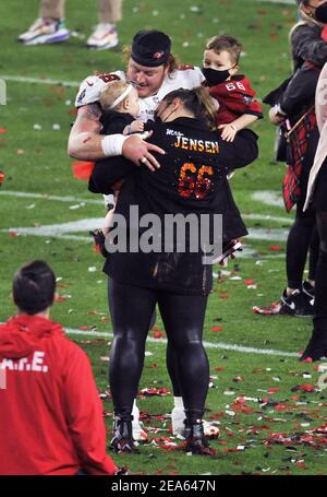 Bucs Ryan Jensen shares super sweet Super Bowl moment with son