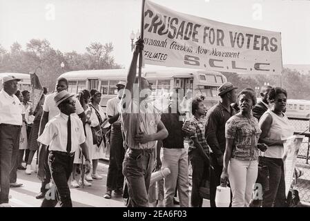 Marchers with SCLC sign for the Savannah Freedom Now Movement, during the March on Washington. USA. August 28, 1963 Stock Photo