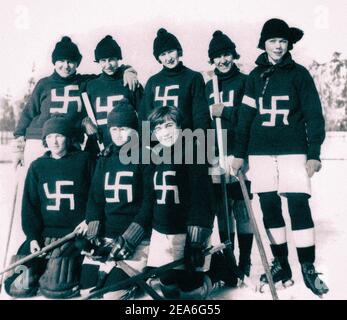 Retro photo of the Fernie Swastikas ice hokey team. Canada. 1920 The Fernie Swastikas were a women's hockey team that was formed in 1922 in Fernie, Br Stock Photo