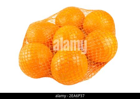 Sieben Orangen im Netz auf weissem Hintergrund Stock Photo