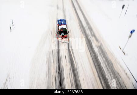 Dresden, Germany. 08th Feb, 2021. The winter service drives along the snowy terrace bank in the old town. (Shot with long exposure time). Credit: Robert Michael/dpa-Zentralbild/dpa/Alamy Live News Stock Photo