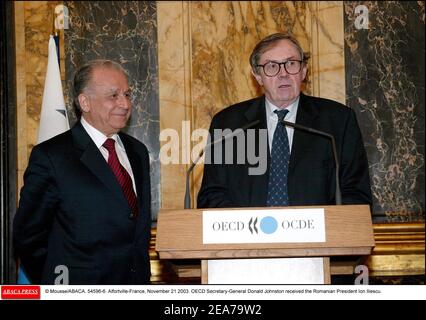 © Mousse/ABACA. 54596-6. Alfortville-France, November 21 2003. OECD Secretary-General Donald Johnston received the Romanian President Ion Iliescu. Stock Photo