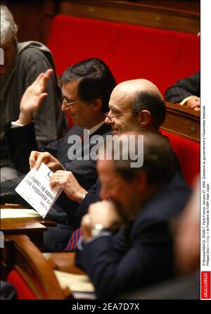 © Mousse/ABACA. 55326-7. Paris-France, January 27, 2004. Questions au gouvernement ˆ l'Assemblee Nationale. Philippe Douste-Blazy et le President de l'UMP Alain Juppe. Stock Photo