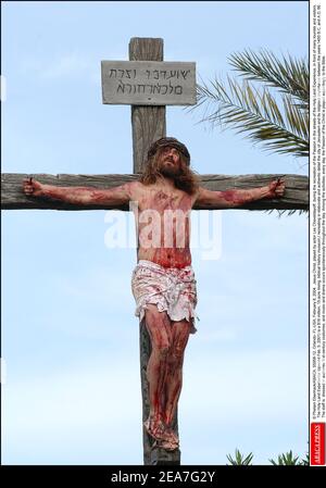 © Phelam Ebenhack/ABACA. 55958-12. Orlando- FL-USA, February 8, 2004. Jesus Christ, played by actor Les Cheveldayoff, during the recreation of the Passion in the streets of the Holy Land Experience, in front of many tourists and visitors. The Holy Land Experience (opened Feb. 5, 2001) is a $16 million, 15-acre ’living, biblical history museum,” recreating in elaborate and authentic detail the city of Jerusalem and its religious importance between the years 1450 B.C. and A.D. 66 (through the Old and New Testaments, from Genesis through Revelation). The staff is dressed in authentic first-centur Stock Photo