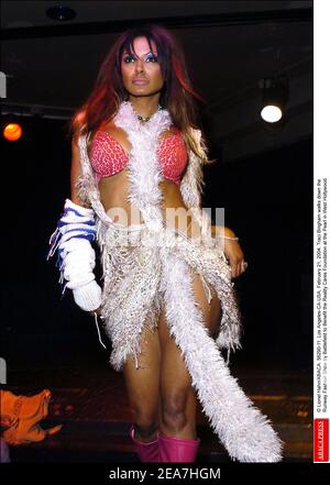 © Lionel Hahn/ABACA. 56290-11. Los Angeles-CA-USA, February 21, 2004. Traci Bingham walks down the Runway Fashion Show by Battlefield to Benefit the Reality Cares Foundation at the Pearl in West Hollywood. Stock Photo