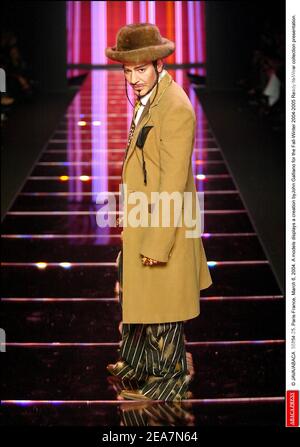 © JAVA/ABACA. 56854. Paris-France, March 6, 2004. Fashion designer John Galliano presents his Fall-Winter 2004-2005 Ready-to-Wear collection presentation. Stock Photo