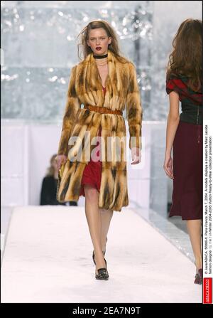Java/ABACA. 56866. Paris-France, March 7, 2004. A model displays a creation  by Marc Jacobs fashion designer for the Fall-Winter 2004-2005 Vuitton  Ready-to-Wear collection presentation Stock Photo - Alamy