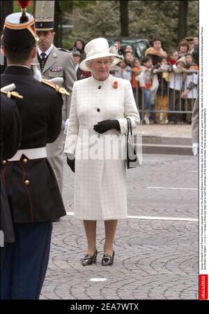 Britian's Queen Elizabeth II and French President Jacques Chirac on the Champs Elysees in Paris Monday, April 5, 2004, at the start of the queen's three-day state visit to France to mark 100 years of formal friendship between France and Britain.Her Majesty begins on Monday a three-day state visit to mark the centenary of the Entente Cordiale. Photo by Mousse-Hounsfield/ABACA. Stock Photo