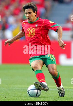 Portugal's Deco in action during the European championships in Lisbone, Portugal, on June 26, 2004. Photo by Christian Liewig/ABACAPRESS.COM Stock Photo