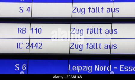 Leipzig, Germany. 08th Feb, 2021. The display board indicates train cancellations at Leipzig central station. Heavy snowfalls have made Saxony hard on 08.02.2021. Credit: Jan Woitas/dpa-Zentralbild/dpa/Alamy Live News Stock Photo