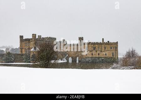 Leeds Castle Kent in Snowstorm Stock Photo