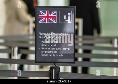 Freising Bei Muenchen, Bavaria, Germany. 8th Feb, 2021. A sign in the arrivals security area at the Munich International Airport signals to British citizens their newly-found third country status in the European Union. Despite this being what the UK voted for, many Britons are choosing this to see this as ''unfair treatment'' and even discrimination. Credit: Sachelle Babbar/ZUMA Wire/Alamy Live News Stock Photo