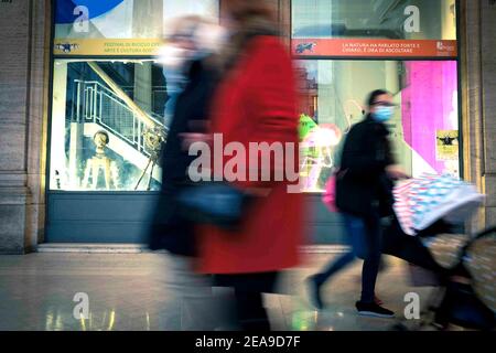 venerdì 27 novembre, Black Friday 2020, in via del corso Stock Photo