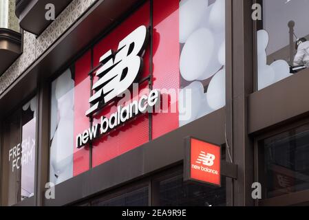 Wear out Easy Aptitude New balance shop oxford street hi-res stock photography and images - Alamy