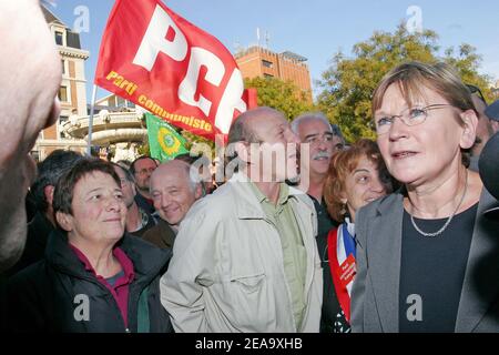 French Lutte Ouvriere General Secretary Arlette Laguiller (L) and Communist Party General Secretary Marie-George Buffet during a political meeting of the Left forces held at Place Joliette in Marseille, southern France, on October 3, to support the SNCM's employees in strike since ten days. Photo by Gerald Holubowicz/ABACAPRESS.COM Stock Photo