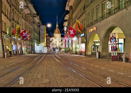 Bern, Switzerland - Aug 23, 2020: night urban scene of Kafigturm tower, a medieval watchtower Kafigturm Tower on Spitalgasse, central tourist street Stock Photo