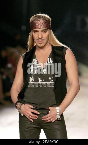 British designer John Galliano's Ready-to-wear Spring-Summer 2006 fashion  show at the Studio 130 in La Plaine Saint-Denis near Paris, France on  October 8, 2005. Photo by JAVA/ABACAPRESS.COM Stock Photo - Alamy