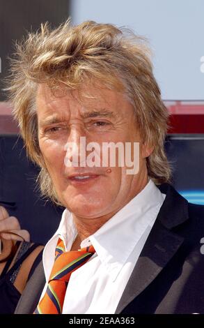 Rod Stewart is honored with the 2293rd Star on the Hollywood Walk of Fame in front of the Kodak Theatre. Los Angeles, October 11, 2005. Photo by Lionel Hahn/ABACAPRESS.COM. Stock Photo