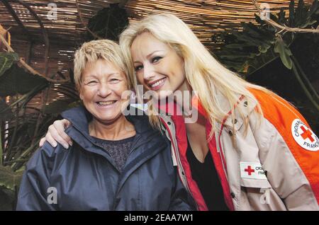 Red Cross ambassador, Czech-born model Adriana Karembeu, poses with Red Cross member Sophie Baudin at the time of the departure of the transat Jacques Vabre, at Le Havre, on November 5, 2005. Photo by Nicolas Gouhier/Cameleon/ABACAPRESS.COM Stock Photo