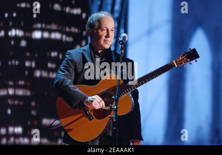 Paul Simon performs during the 39th Annual Country Music Award, held at Madison Square Garden in New York, on Wednesday November 15, 2005. Photo by Nicolas Khayat/ABACAPRESS.COM Stock Photo