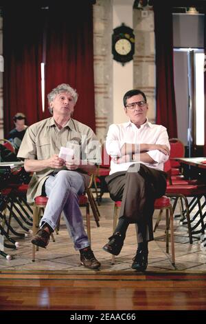 EXCLUSIVE. French director Roger Louret and French producer Jean-Claude Camus during the rehearsals of new musical 'Attention Mesdames et Messieurs' in Monclar, France on october 30, 2005. Photo by Thierry Orban/ABACAPRESS.COM Stock Photo