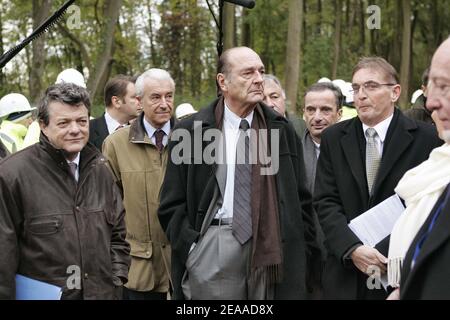 French President Jacques Chirac (R) with Veolia Environnement CEO Henri Proglio speaks to teachers and apprentice students preparing a health and environment high school diploma during a visit to Veolia Environnement vocational training centre in Jouy-le-Moutier, Paris suburb, France, on November 24, 2005. Photo by ABACAPRESS.COM Stock Photo