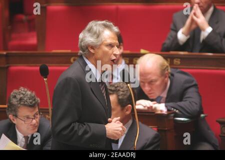 French Prime Minister Dominique de Villepin delivers his speech at the National Assembly in Paris, France, on November 29, 2005. Photo by Mousse/ABACAPRESS.COM Stock Photo