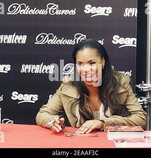 Singer Ashanti attends the launch of the new Delicious Curves by Mudd denim collection at Sears, in Chicago, IL, USA, on Saturday, December 3, 2005. Photo by Joshua Lott/ABACAPRESS.COM Stock Photo