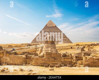 Sphinx and pyramid on vintage egyptian postage stamp Stock Photo - Alamy
