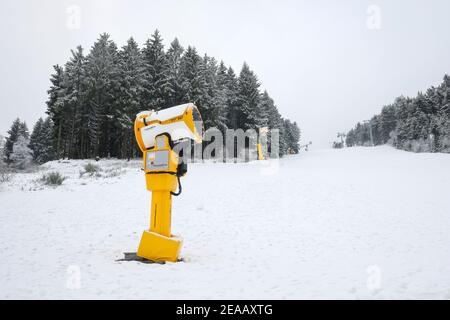 December 07, 2020, Winterberg, Sauerland, North Rhine-Westphalia, Germany, Ski carousel, no winter sports in Winterberg in times of the corona crisis during the second part of the lockdown, ski lifts remain closed in accordance with the new Corona Protection Ordinance in NRW. 00X201207D029CARO Stock Photo