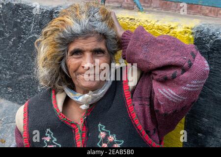 Sufi Woman at the Shrine of Baba Bulleh Shah, Kasur, Punjab, Pakistan Stock Photo