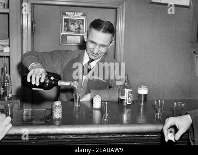 a 1940s bartender in a bar Stock Photo - Alamy