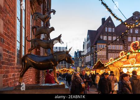 Bremen Town Musicians, Christmas market on the market square, Bremen, Stock Photo