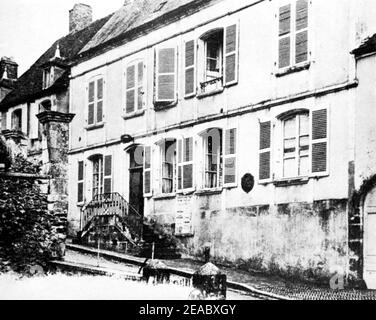 1900 ca., St. Sauveur en- Puisay , Yonne , France  : The  house who was born the  celebrated french woman writer   COLETTE  Willy ( 1873 - 1954 ) - SCRITTRICE - SCRITTORE - LETTERATO - LITERATURE - LETTERATURA - casa natale  ----  Archivio GBB Stock Photo