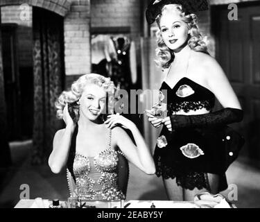 1948 , USA  : The movie actress MARILYN MONROE ( 1926 - 1962 ) and ADELE JERGENS  in a Columbia Pictures pubblicity still for the movie LADIES OF THE CHORUS  ( Orchidea bionda ) by Phil Karlson - MOVIE - CINEMA - FILM - bionda - capelli biondi - blondie - blonde hair - smile - sorrivo  ----  Archivio GBB Stock Photo