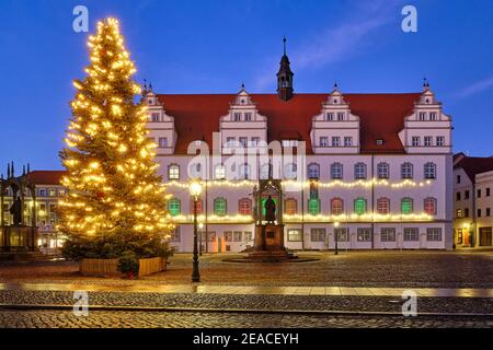 Market square with Christmas tree and town hall in Luherstadt Wittenberg, Saxony-Anhalt, Germany Stock Photo