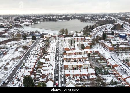 Birmingham, West Midlands, UK. 9th Feb, 2021. Edgbaston Resivoir surrounded by snow covered houses in Birmingham as Storm Darcy continues it's wintry blast from the east. Pic by Credit: Stop Press Media/Alamy Live News Stock Photo