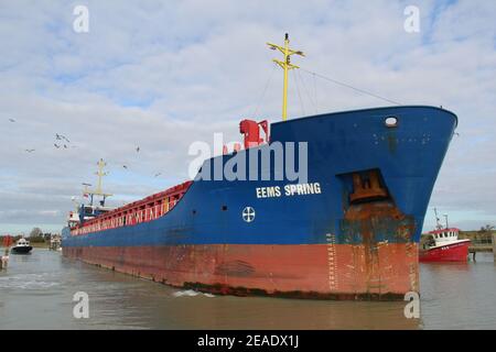 EEMS SPRING CARGO SHIP AT RASTRUM AT RYE WHARF Stock Photo