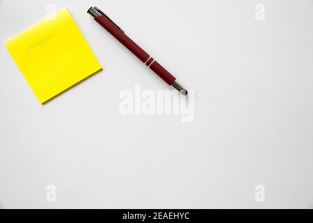Note sticker, green pen  to personalize with the logo of your company over white background Stock Photo