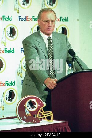 Washington Redskins Head Coach/Director of Football Operations - Marty Schottenheimer announces the team has used it's pick in the first round of the 2001 NFL Draft to select wide receiver Rod Gardner out of Clemson at FedEx Field in Landover, Maryland on April 21, 2001.Credit: Howard L. Sachs/CNP | usage worldwide Stock Photo