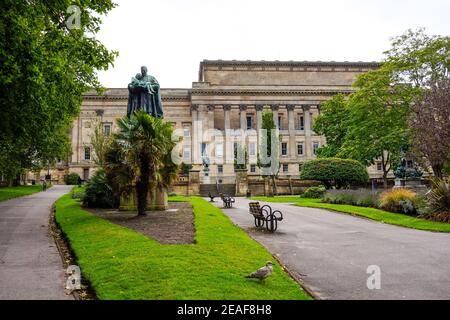 Statue to Canon Major Thomas Lester, by George Frampton, St John's Garden St George's Hall, Liverpool park, England, UK Stock Photo