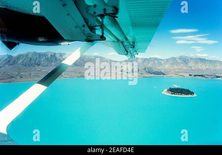 1992 New Zealand Tekapo - Glacier fed Lake Tekapo from a light aircraft flying towards Mount Cook national Park South Island New Zealand Stock Photo