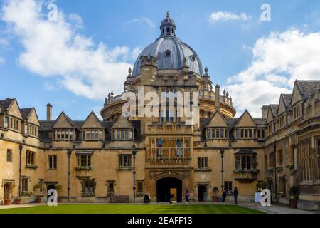 The Radcliffe Camera seen from Brasenose College Old Quad. College Alma mater of former British Prime Minister David Cameron Stock Photo